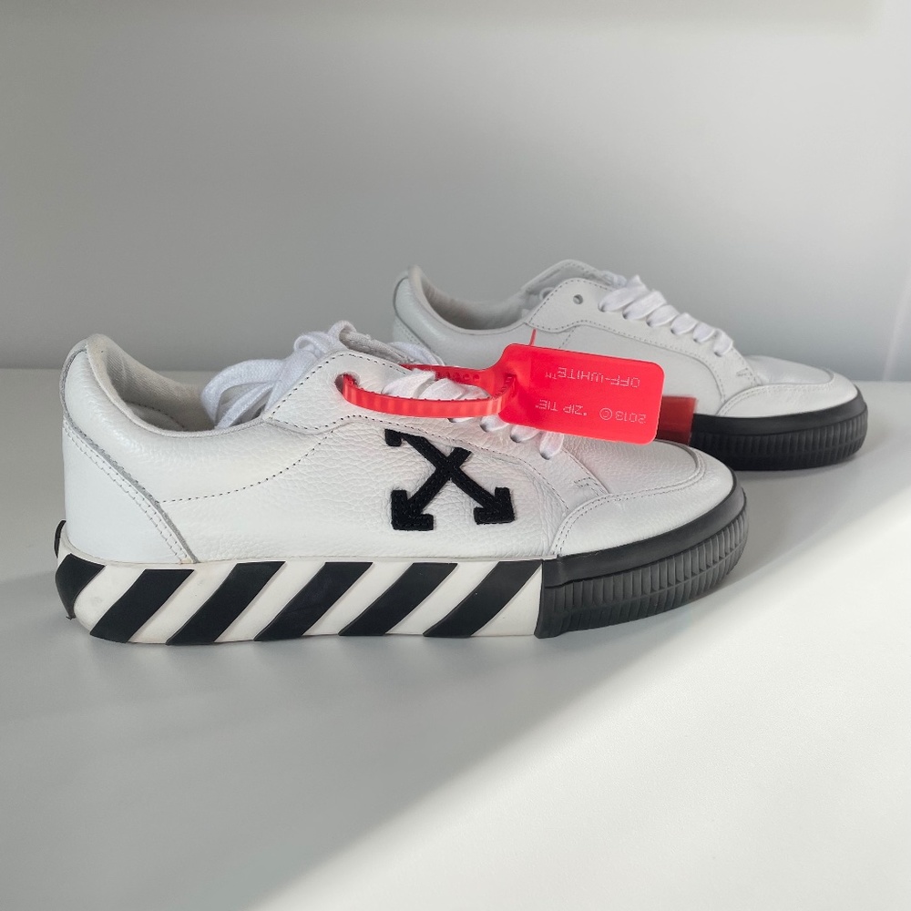 Off-White Low Vulcanized Sneakers